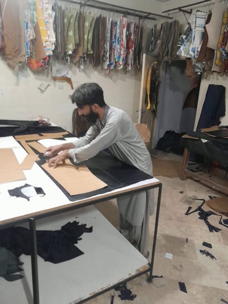 Best Low MOQ Apparel Manufacturer for Retailers 1 Small batch clothing manufacturer